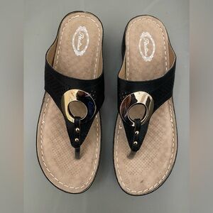 NWOT Atalina Black and Gold Women's Split Toe Sandals, Size 9